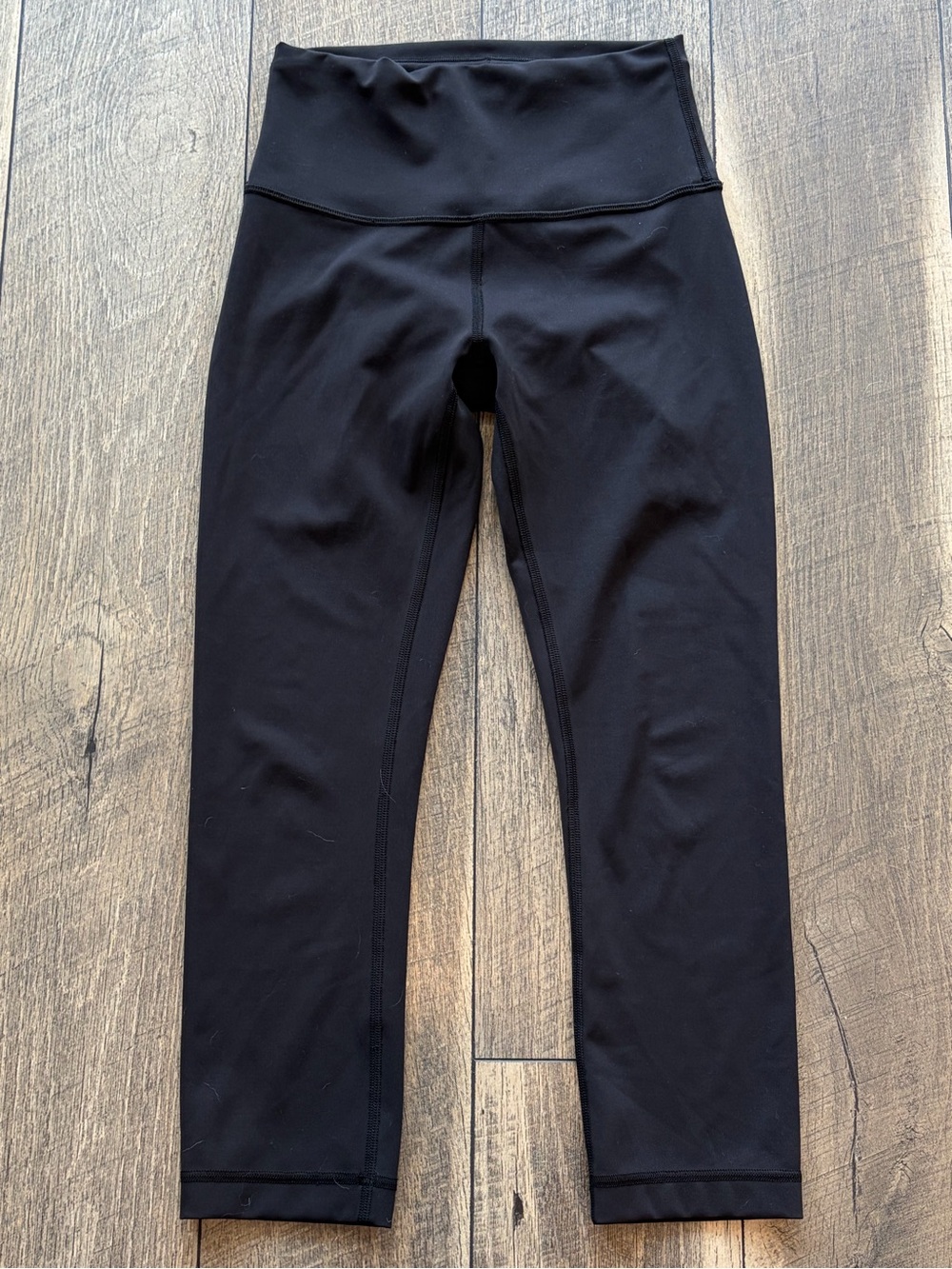 Lululemon Wunder Train High-Rise Crop Leggings 21" In Black size four (4) - Picture 3 of 10